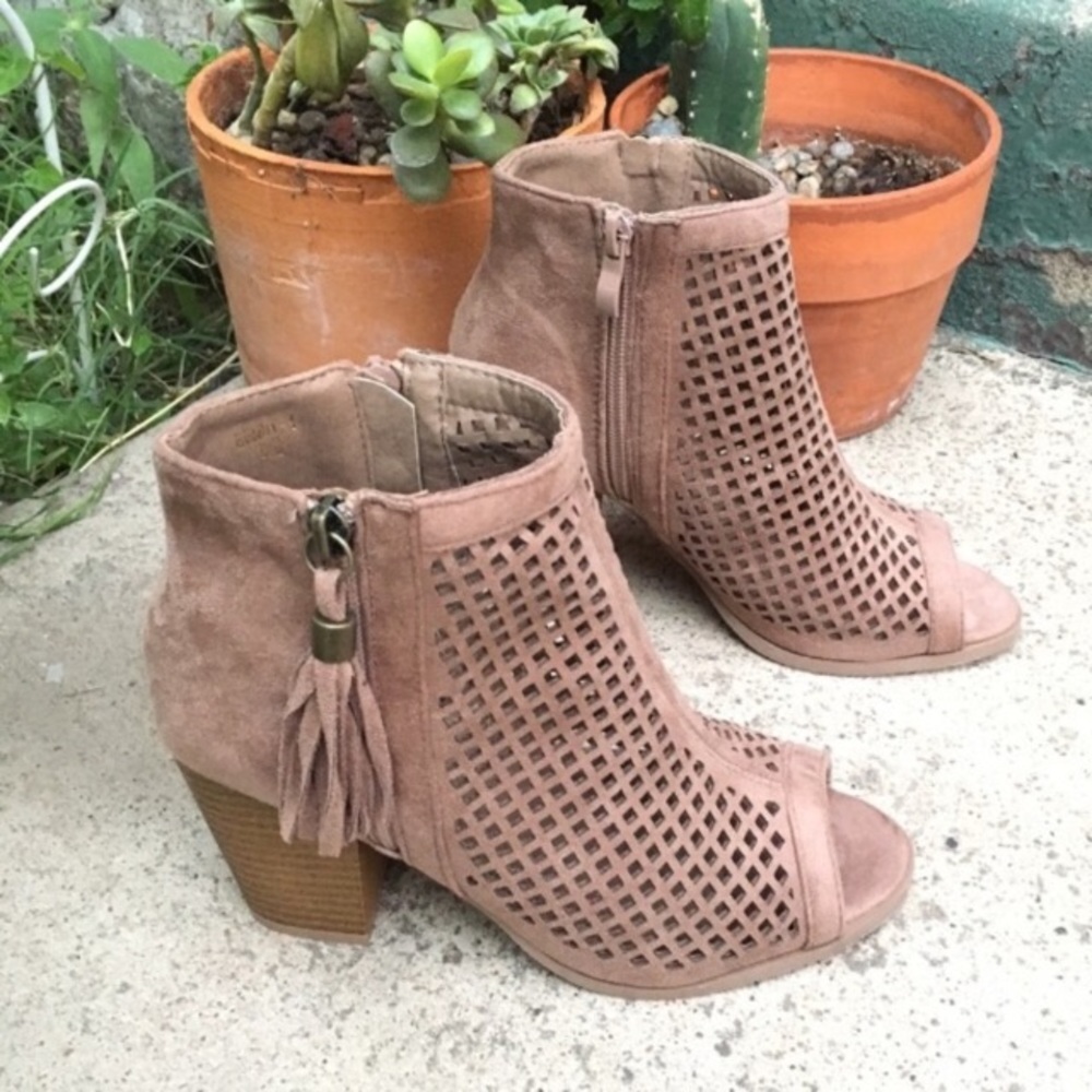 CUTE TAUPE SUEDE TASSEL ANKLE BOOTS